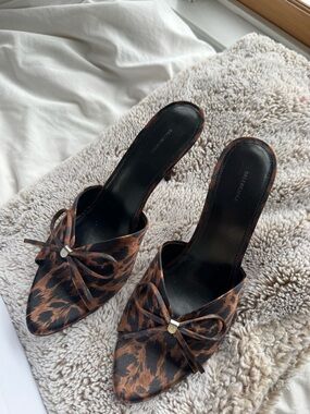 Balenciaga
Knife Leopard Bow Stiletto Sandals